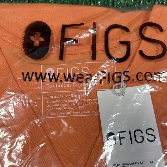 NWT FIGS Catarina One-Pocket Stretch V-Neck Orange Medical Scrub Top Medium - Picture 4 of 4